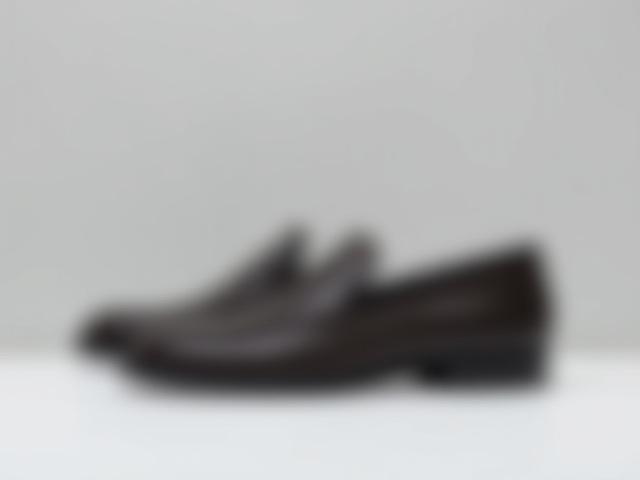 깔끔하고 모던한 디자인의 서울 로퍼